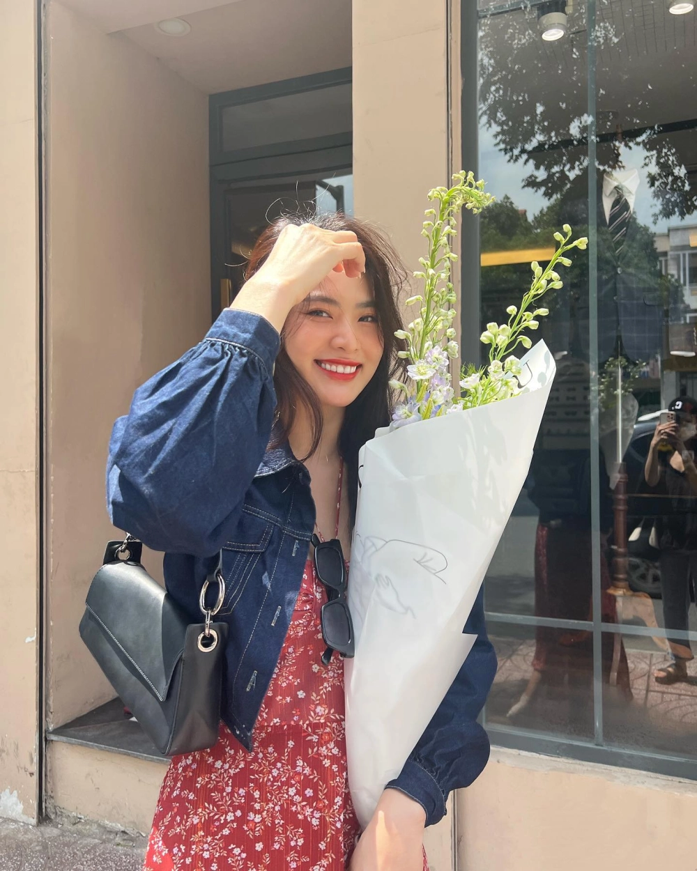 Fan tò mò Minh Trang cao bao nhiêu sau khi lộ ảnh sự kiện