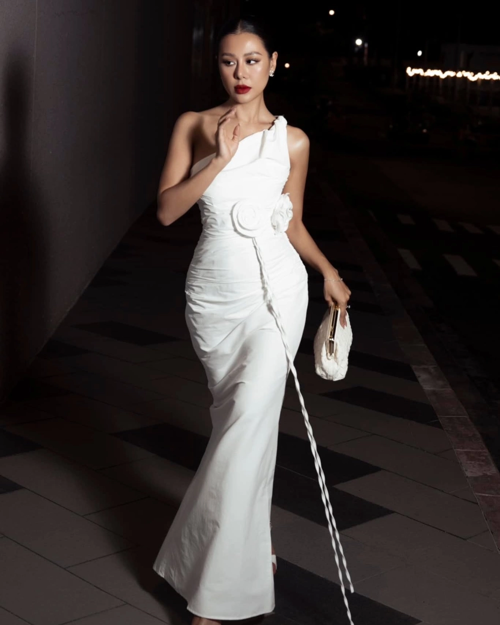 Sự việc chấn động showbiz từ scandal Nam Thư thu hút chú ý