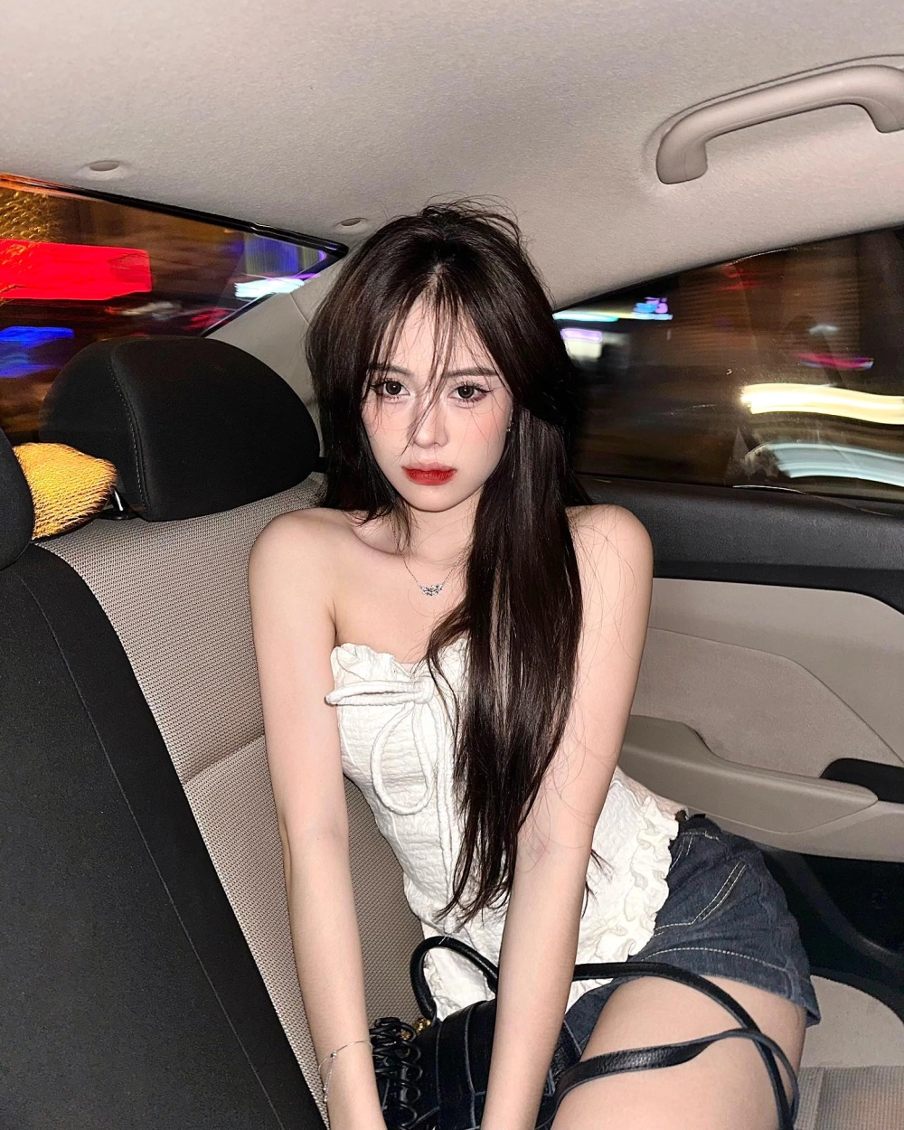 Clip TikTok Ngân Hà biến hình gây sốt nhờ màn lột xác bất ngờ