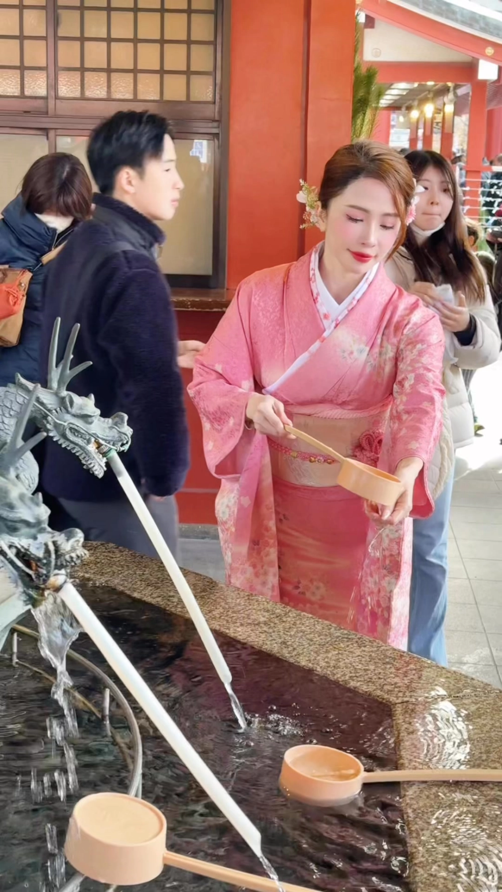 Chiều cao thật sự của Quỳnh Nga cao bao nhiêu khiến dân mạng tò mò