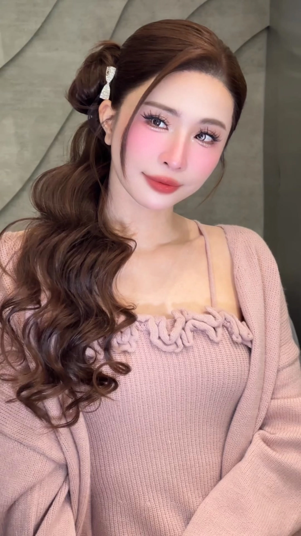 Quỳnh Nga là ai mà luôn nổi bật giữa showbiz Việt