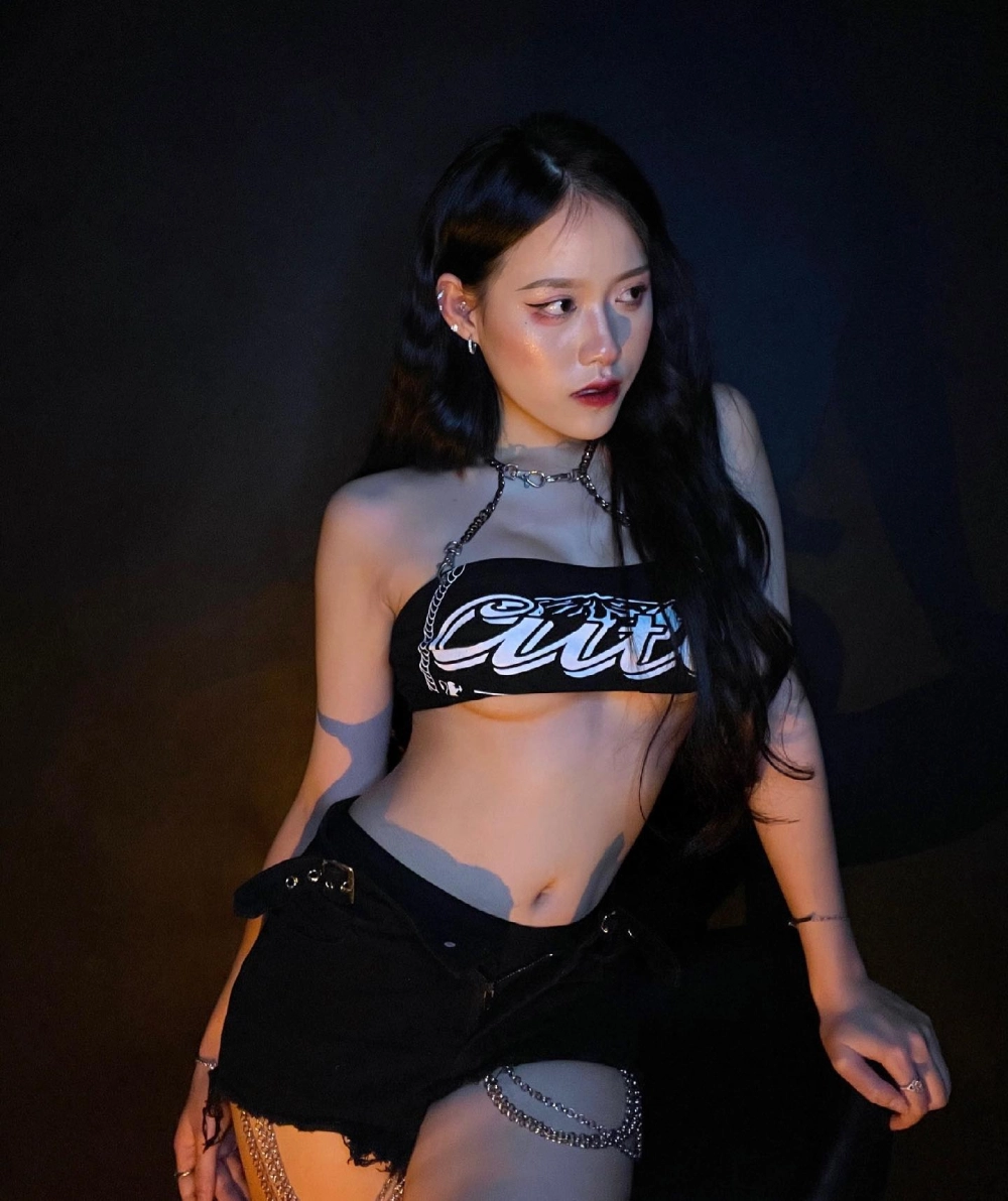 Chị Trà Đặng diện đồ chất phát ngất trên TikTok