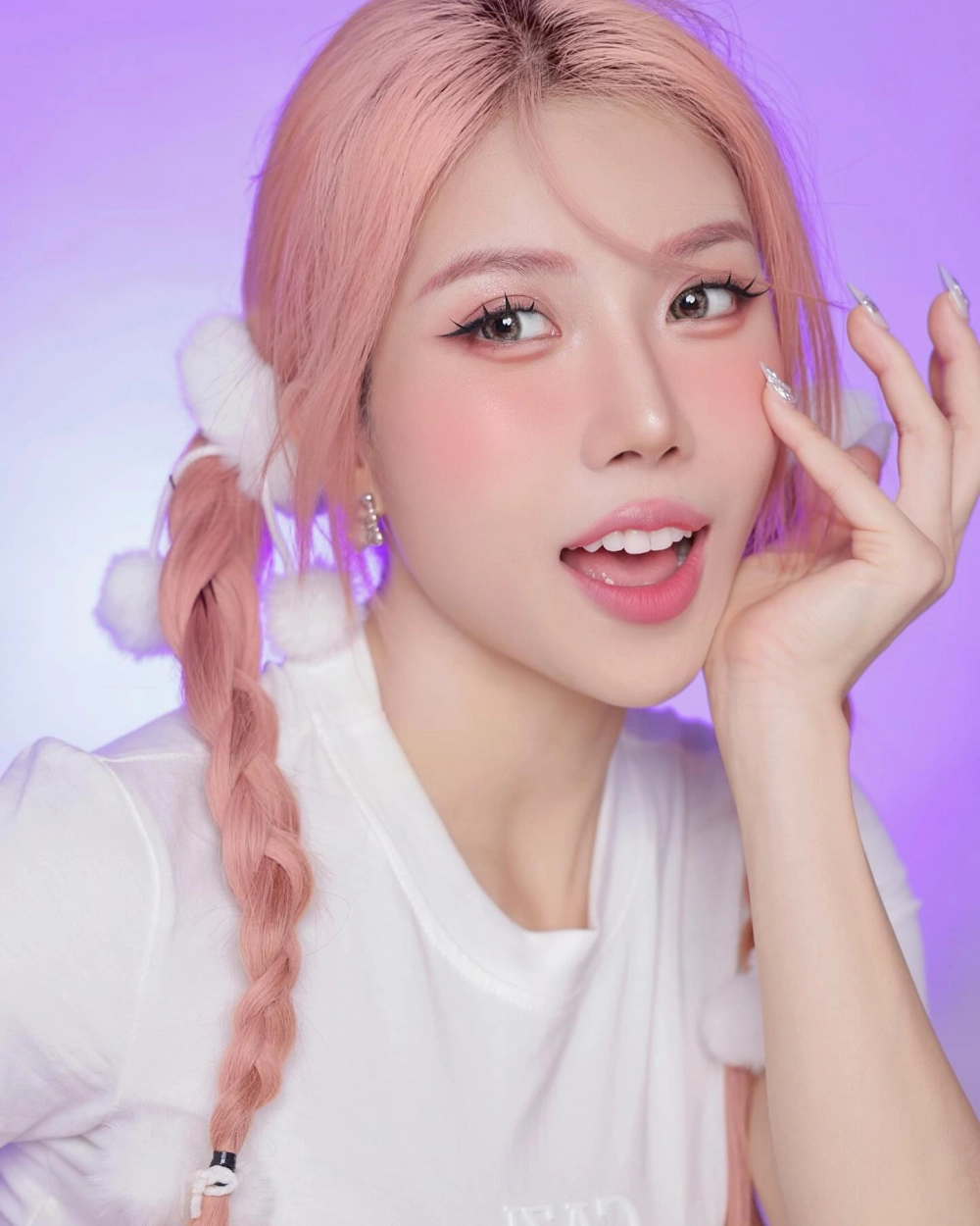 Trang Pháp tuổi 36 vẫn giữ được vẻ trẻ trung và năng động