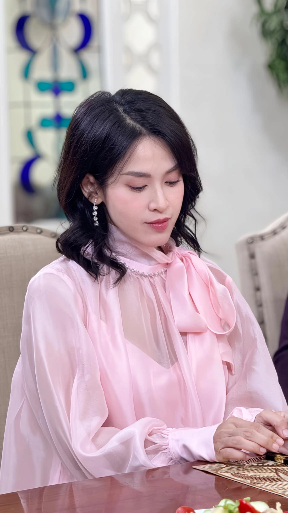 Khám phá Tú Vi sinh năm bao nhiêu và hành trình nghệ thuật ấn tượng