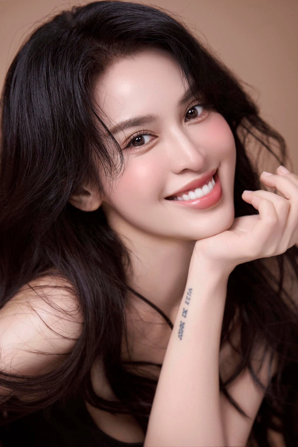 Tiểu sử Tú Vi hé lộ hành trình từ diễn viên đến người truyền cảm hứng