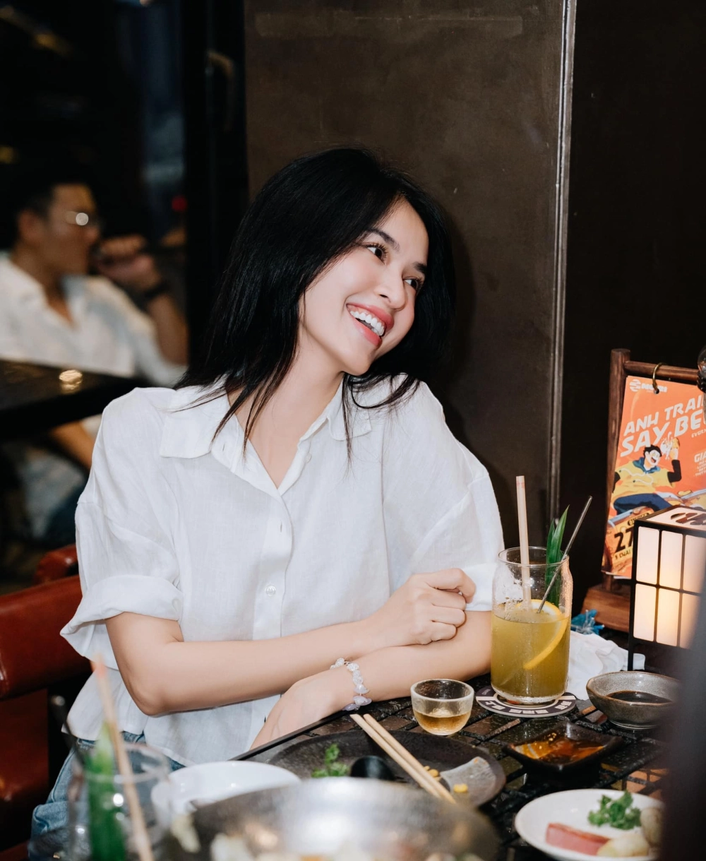 Tú Vi Em Gái Mưa thể hiện cảm xúc sâu lắng trong từng phân cảnh