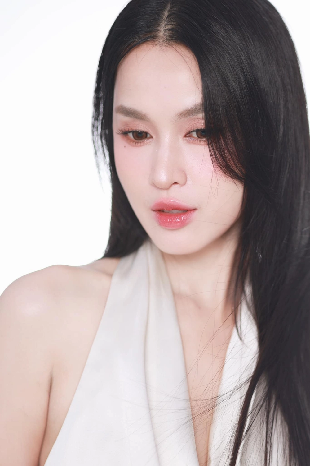 Tìm hiểu Tú Vi cao bao nhiều cùng vóc dáng thanh thoát