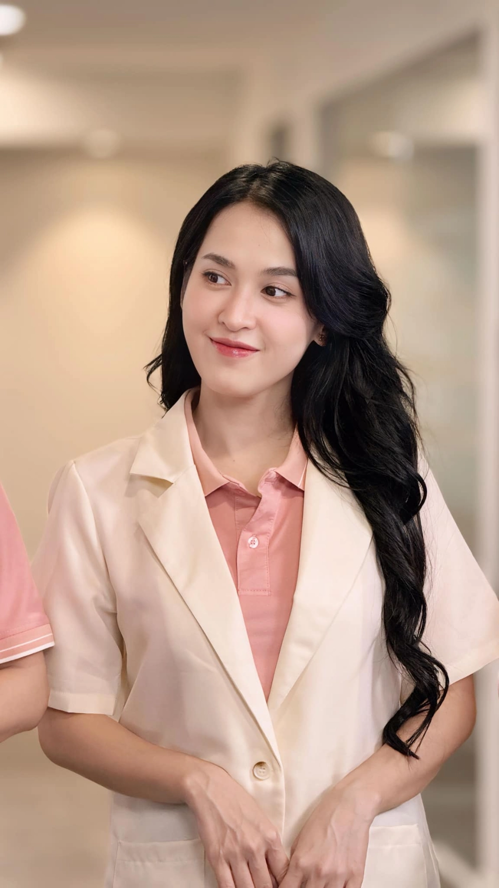 Diễn viên Tú Vi bao nhiêu tuổi mà vẫn trẻ trung rạng rỡ