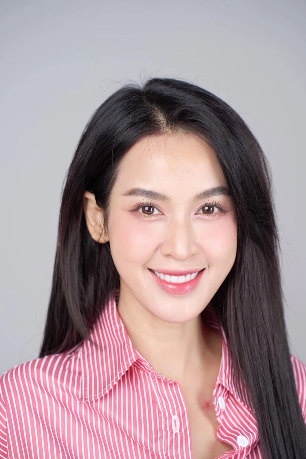 Bạn có biết Tú Vi bao nhiêu tuổi và bí quyết giữ gìn vẻ trẻ trung