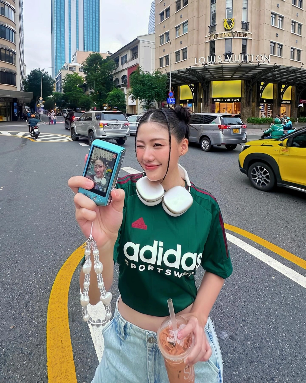 Khoảnh khắc đáng nhớ của Uyển Ân sao nhập ngũ trên truyền hình