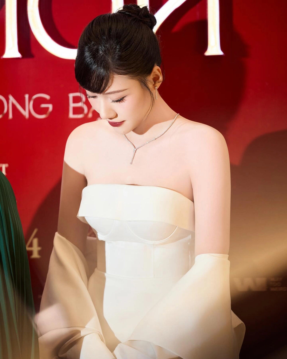 Cộng đồng mạng tò mò về Uyển Ân chiều cao và vẻ ngoài xinh đẹp