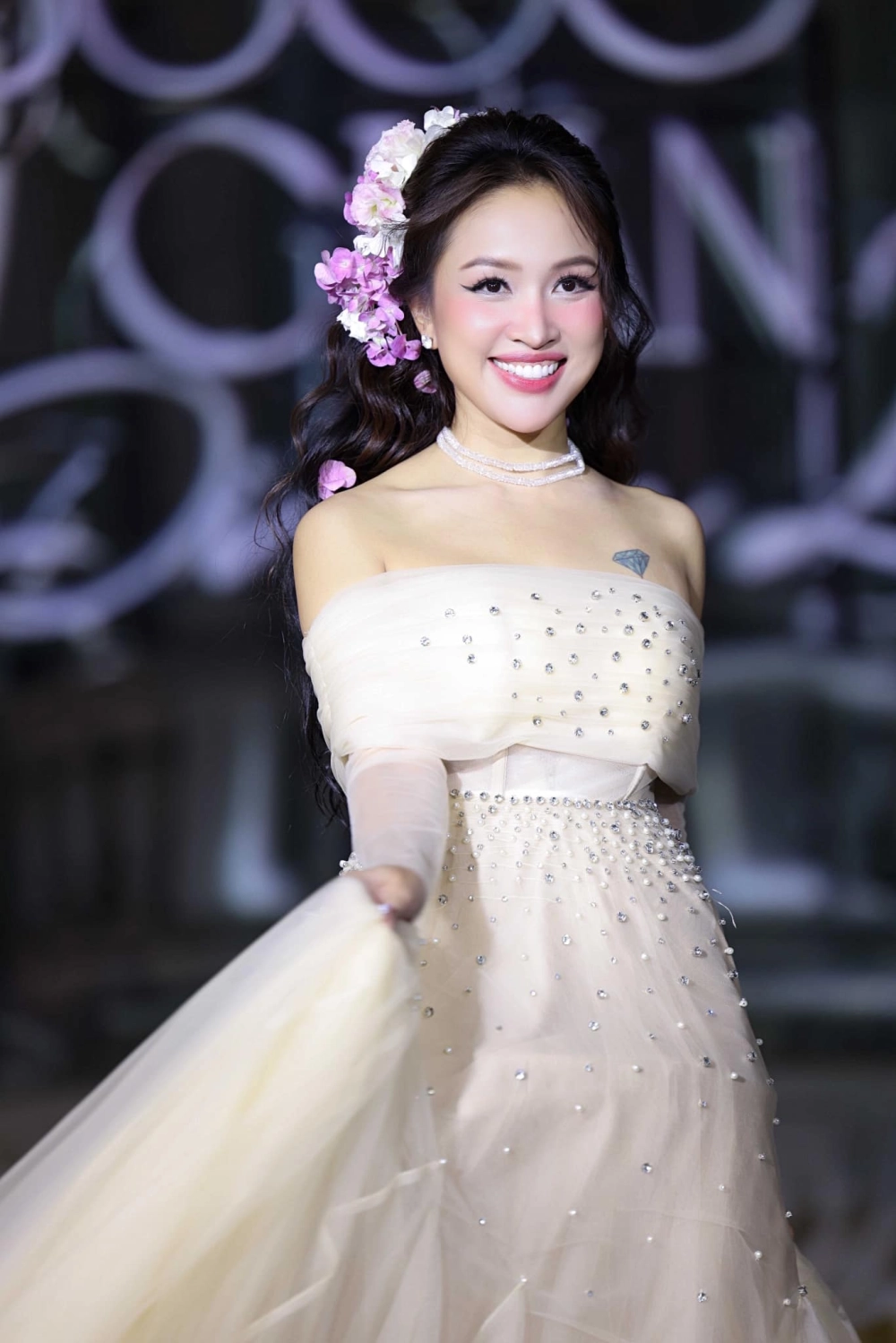 Vân Hugo nhược thị từ nhỏ nhưng luôn lạc quan và tỏa sáng