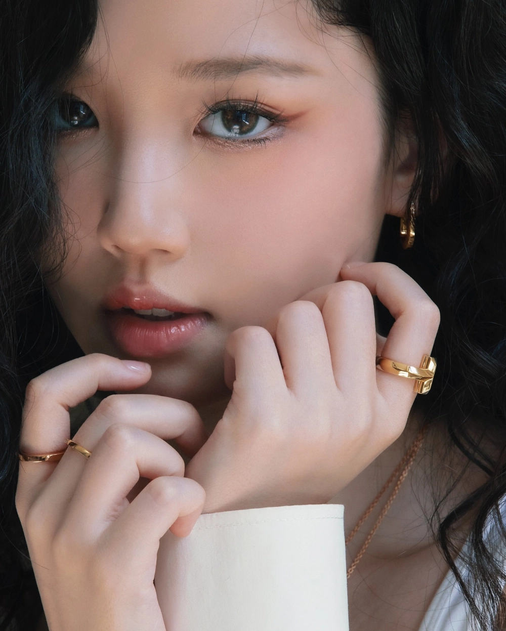 Gái TikTok show hàng nổi bật với gu thời trang táo bạo