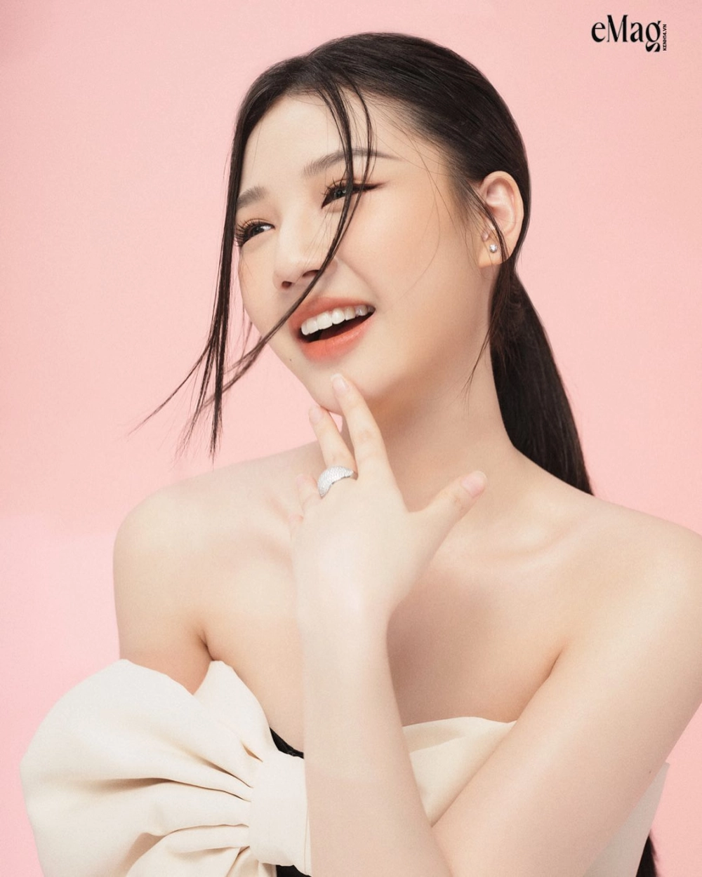 Ngắm gái đẹp Facebook mang lại cảm giác thư giãn