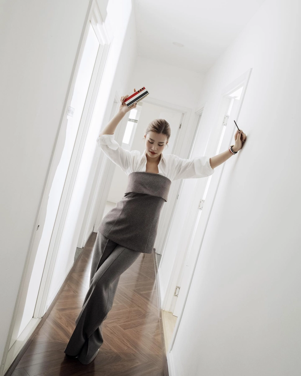 Lắng nghe lời bài hát Đông Nhi khóc chạm đến trái tim