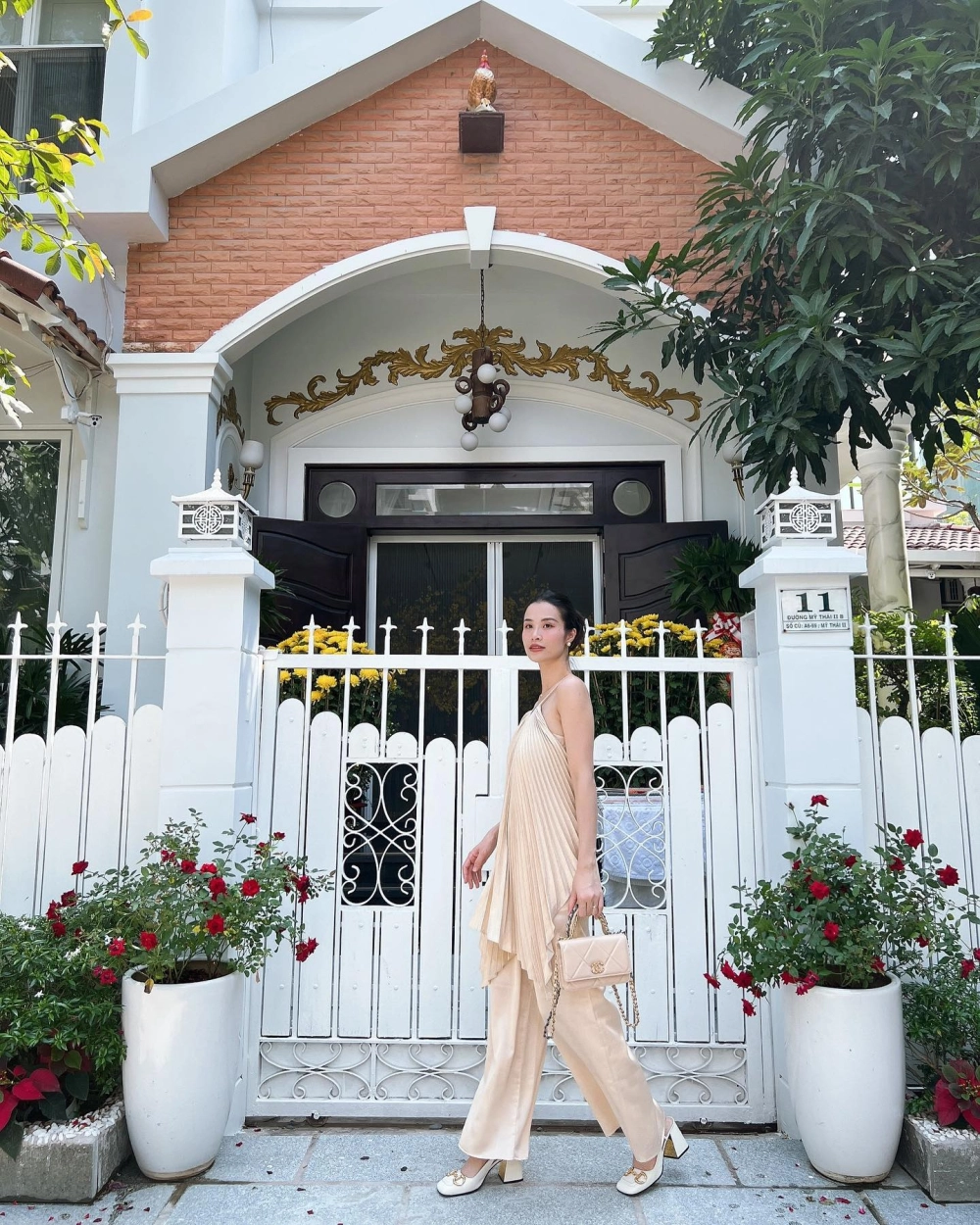 Đông Nhi mashup những bản hit làm fan phát cuồng