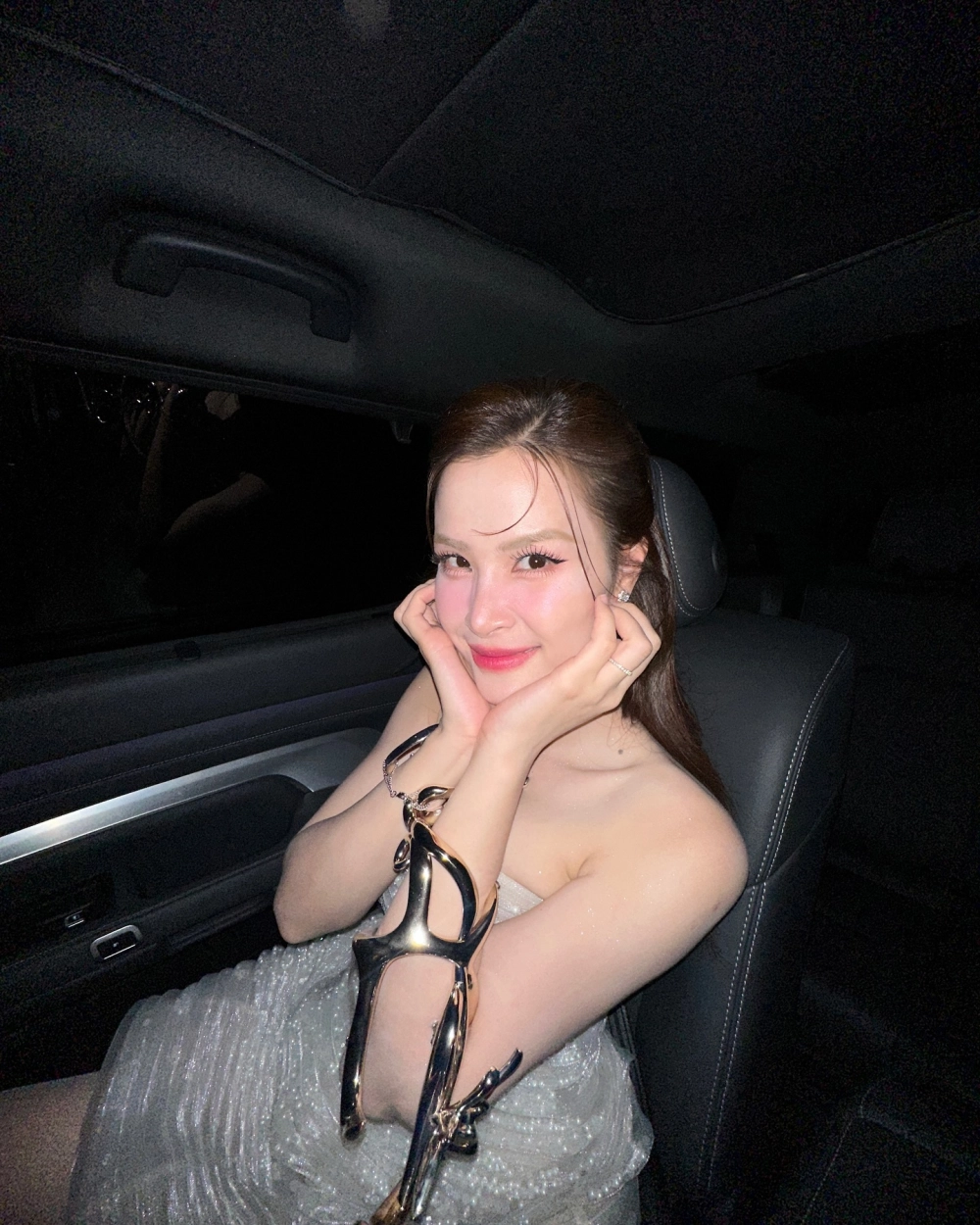 Tìm hiểu Đông Nhi sinh năm bao nhiêu và sự nghiệp ca hát