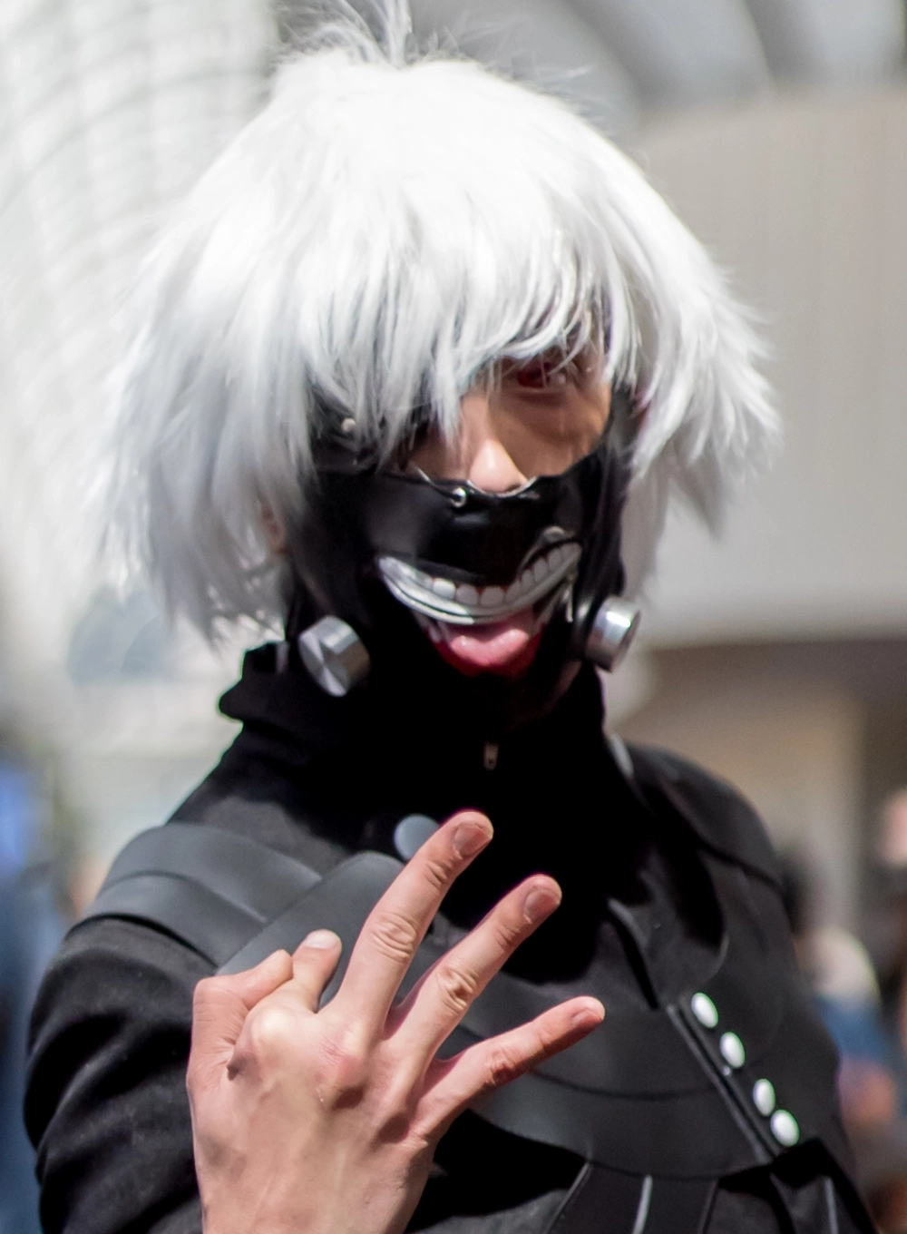 Ken Kaneki cosplay black hair gây ấn tượng với hình tượng tóc đen
