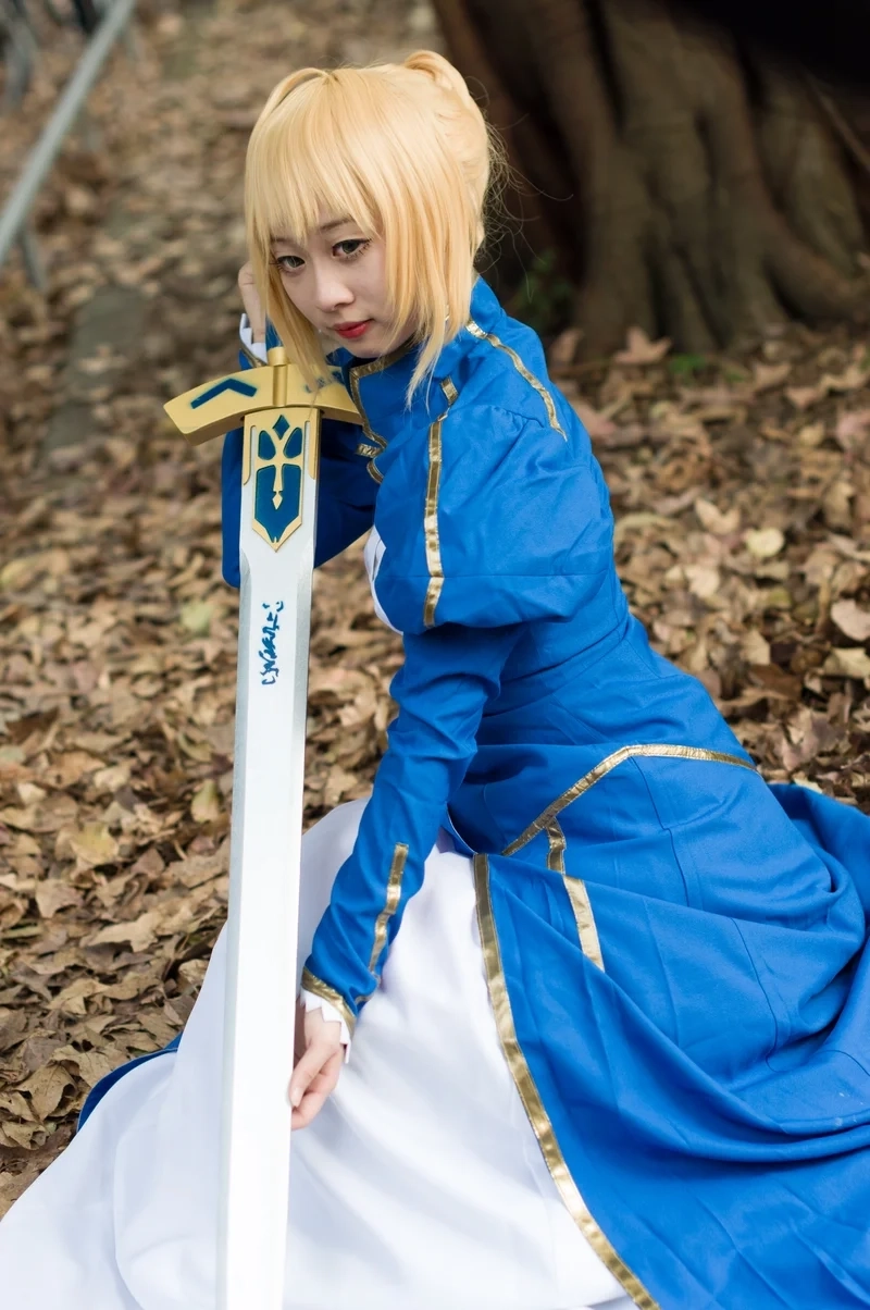 Bộ Cosplay Saber Fate Stay Night đầy chi tiết và chân thật