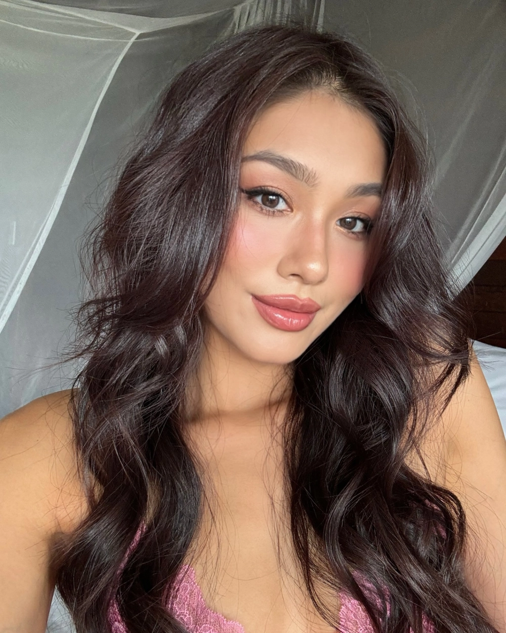 Ảnh gái Douyin được săn đón vì nét đẹp lạ