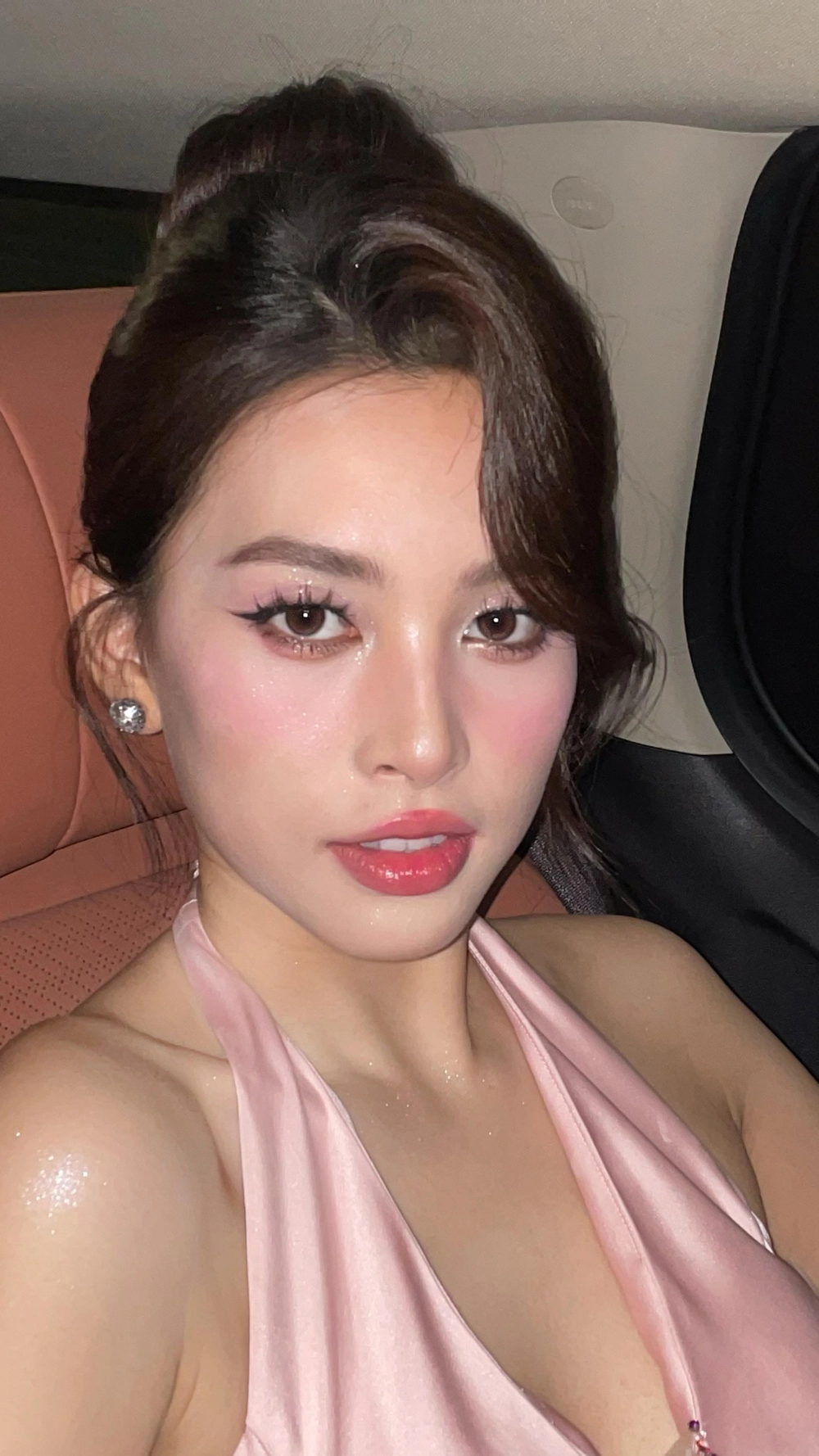 Ảnh gái xinh Facebook chuẩn layout ảnh thẻ sống