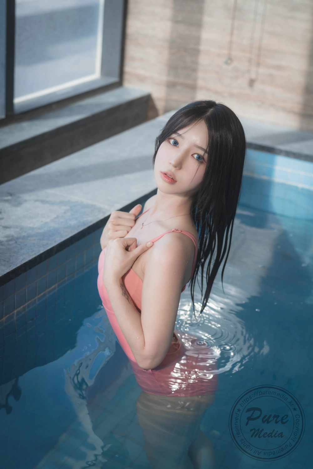 Vẻ đẹp nóng bỏng của Alas khiến tim người xem loạn nhịp