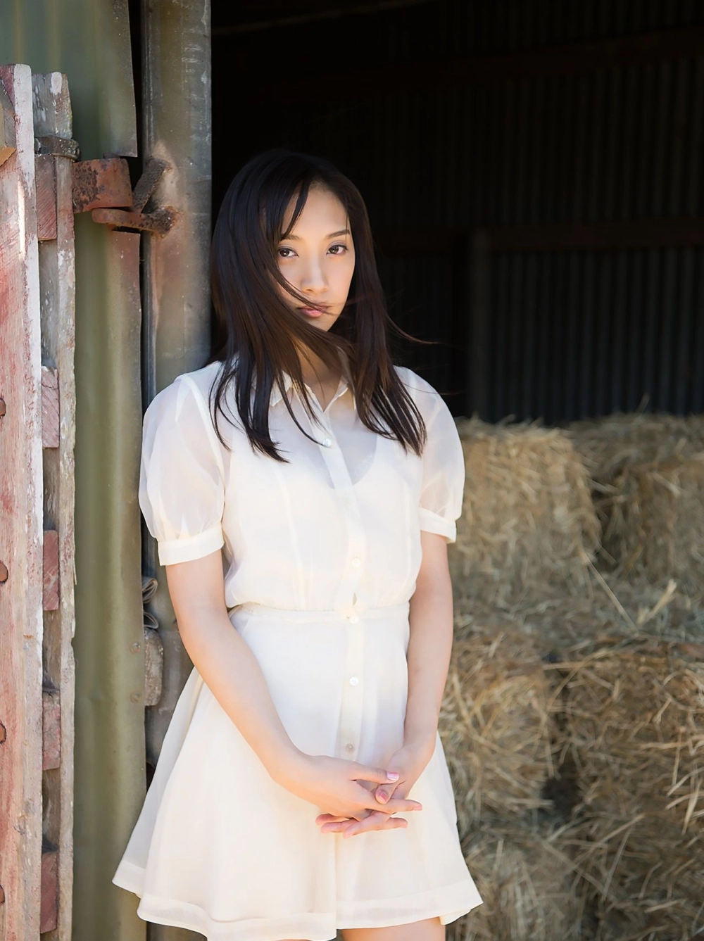 An Tsujimoto mang đến sức hút khó cưỡng với phong cách sexy táo bạo