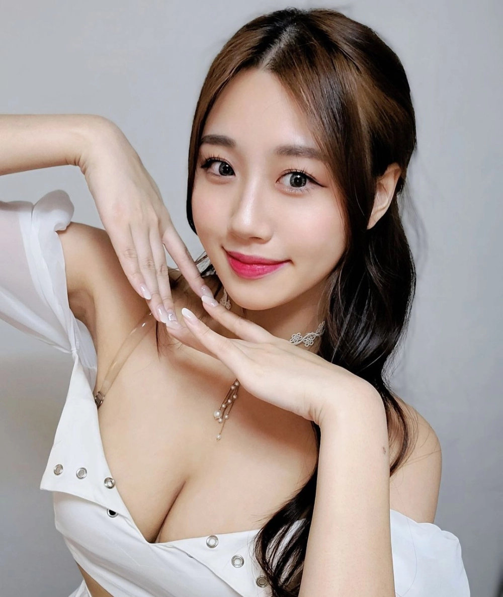 Ảnh gái xinh Hàn Quốc sexy với thân hình bốc lửa, đầy thu hút