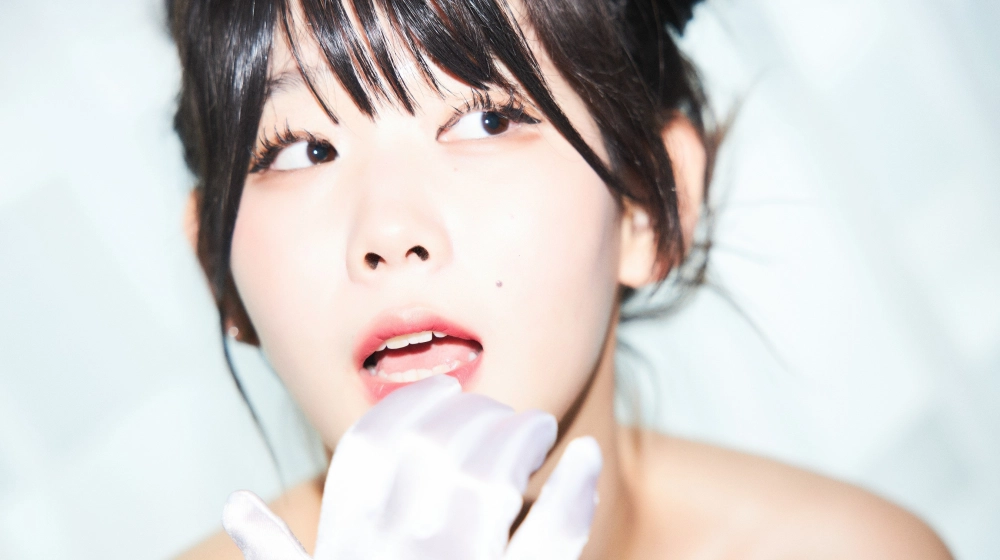 Aunt nóng bỏng trong từng ánh mắt và nụ cười đầy mê say