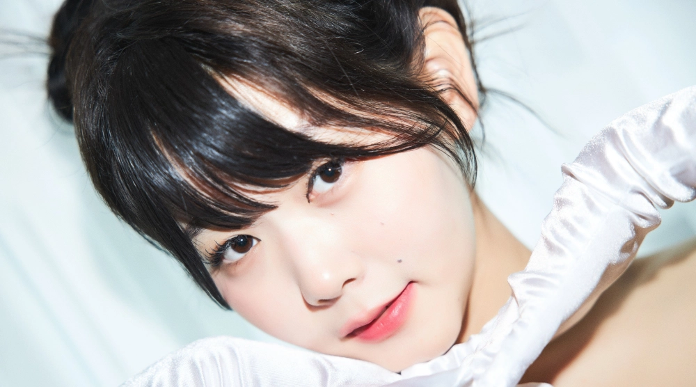 Aunt mang đến sức hút gợi cảm và tràn đầy năng lượng