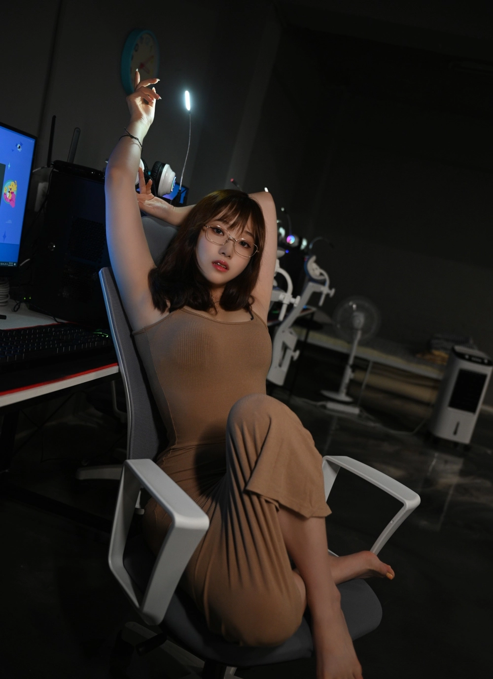 Mê mẩn trước thân hình quyến rũ và ánh mắt cuốn hút của BlueCake