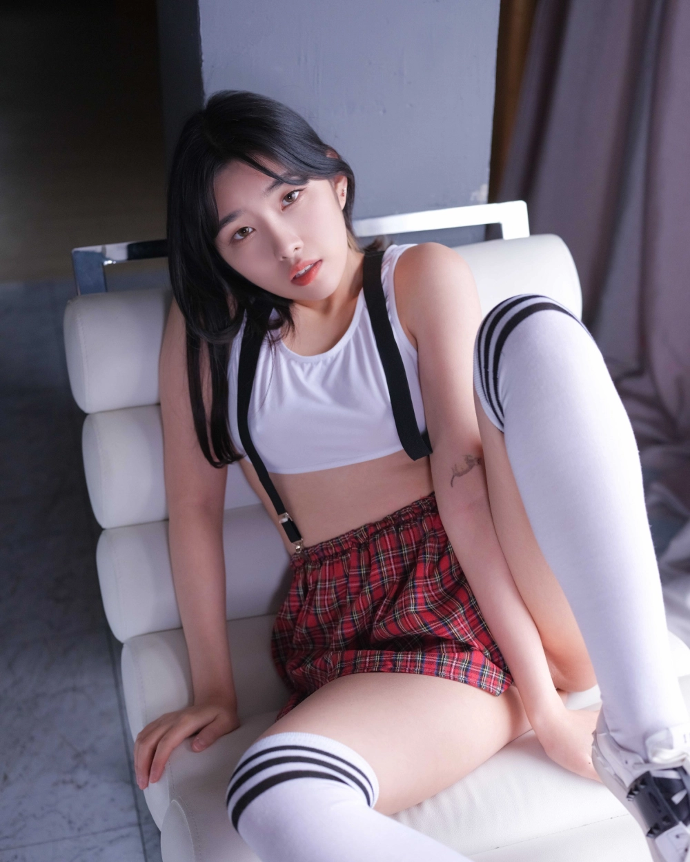 Vẻ đẹp gợi cảm giúp Grandson chinh phục mọi ánh mắt.