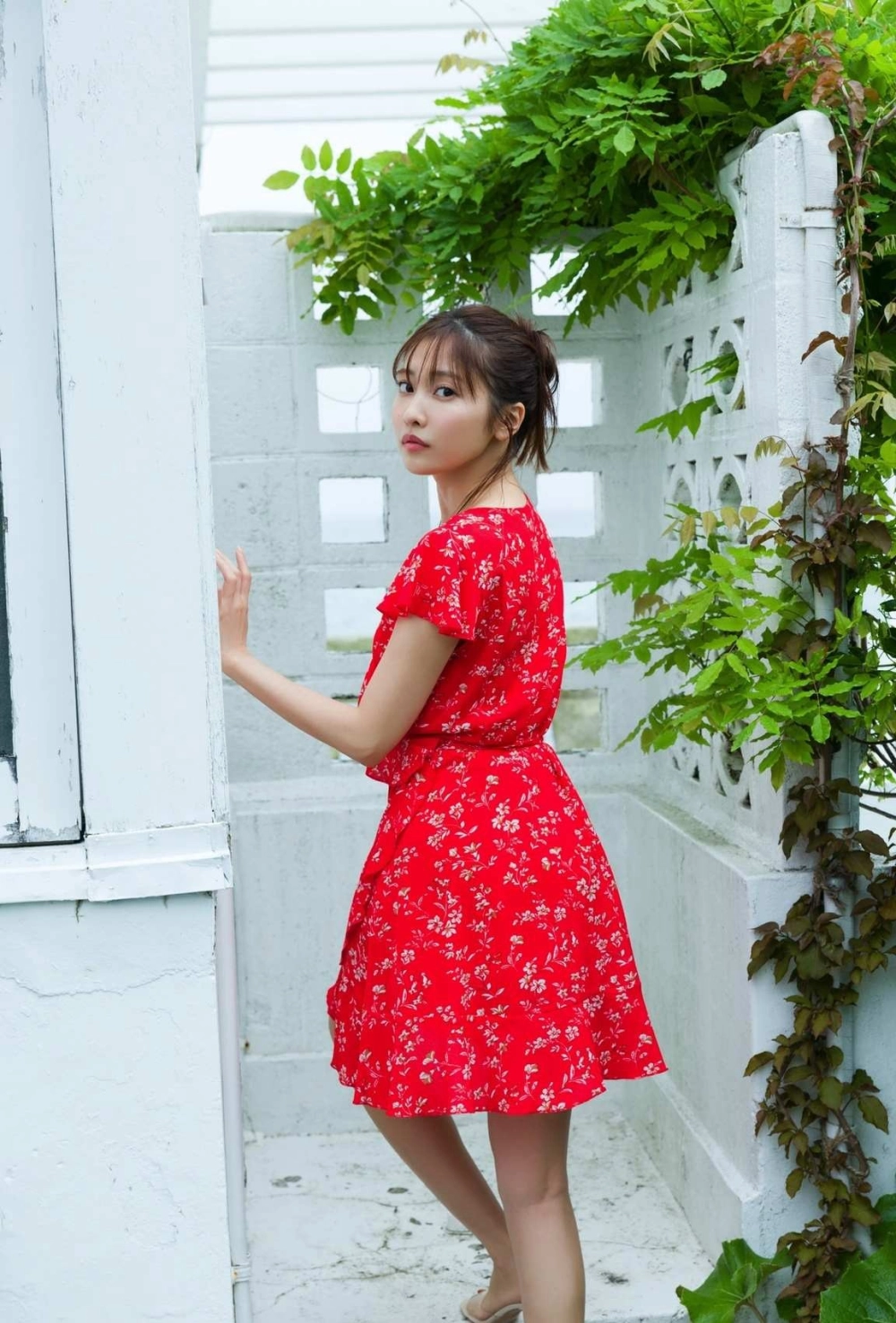 Hinako Sano mang đến sức hấp dẫn đặc biệt trong từng chi tiết nhỏ