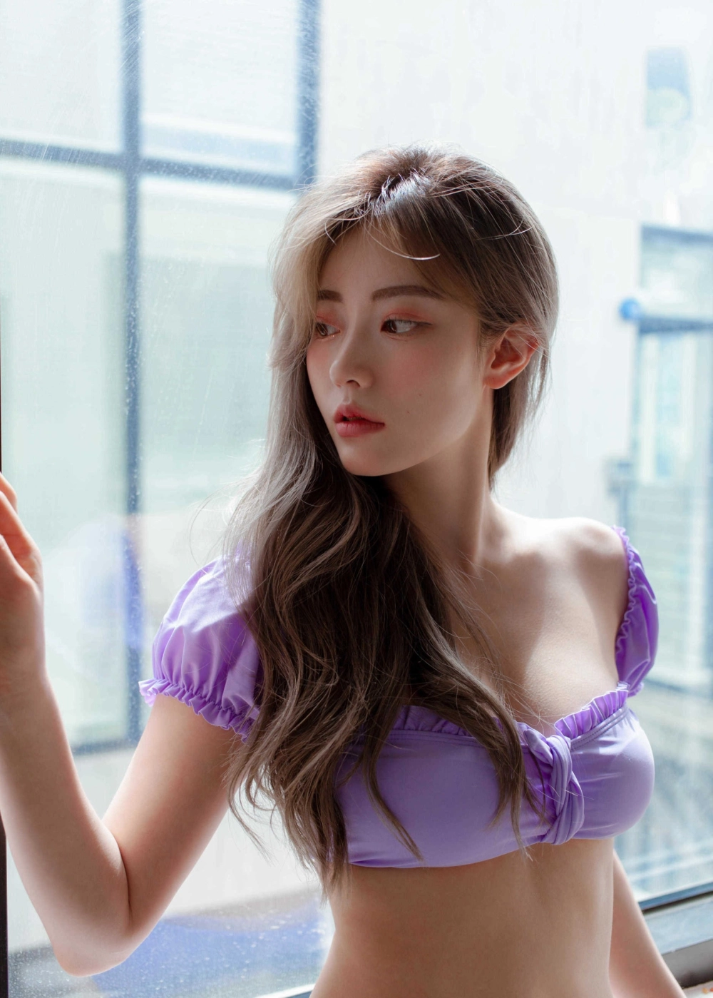 Thần thái tự tin và sexy giúp Jeong Ah nổi bật giữa đám đông