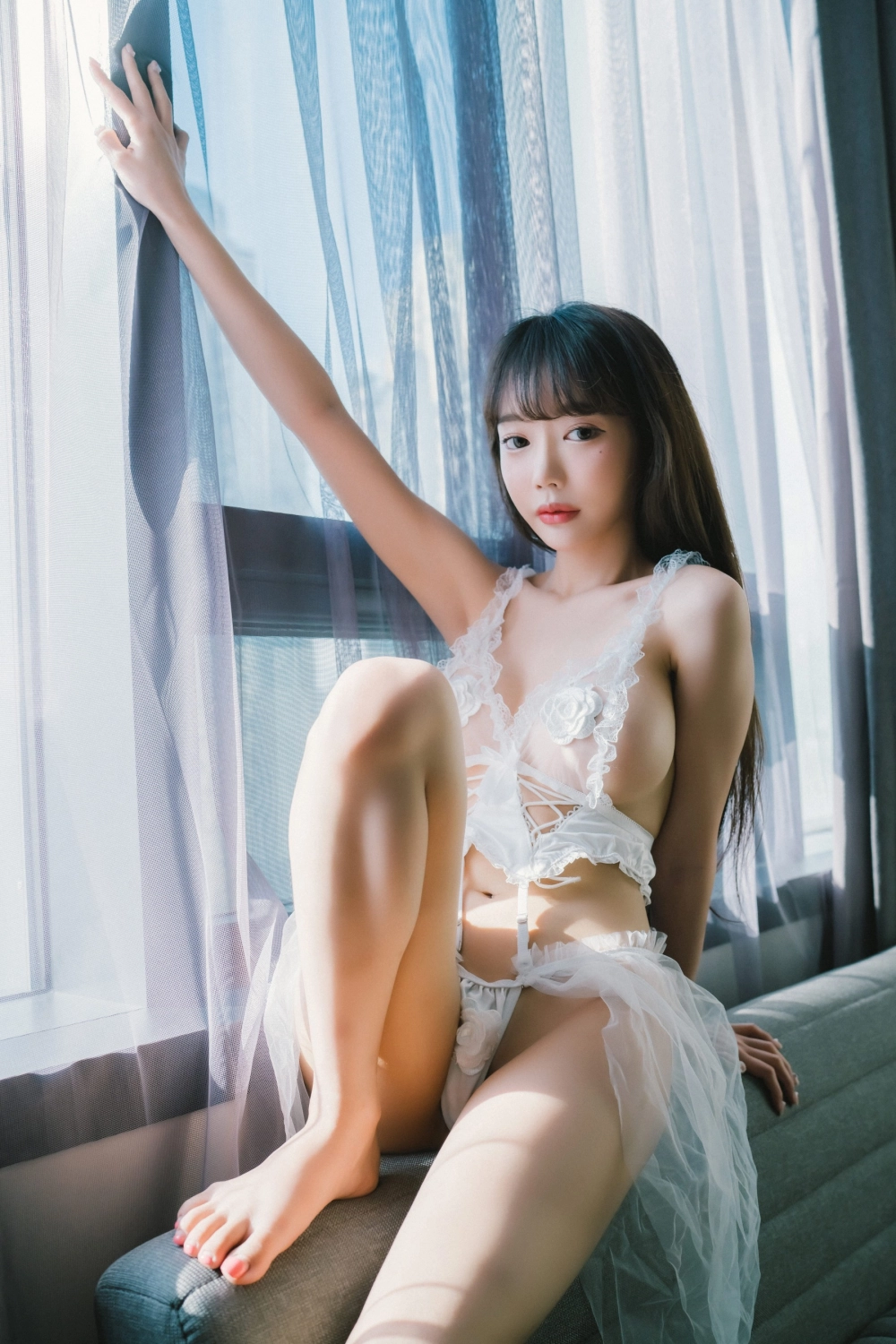 Vẻ đẹp gợi cảm của Jucy khiến không gian như bùng cháy