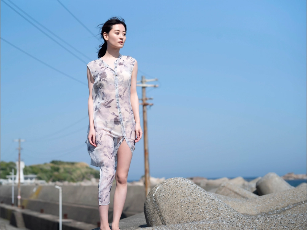 Kami Nishie khiến trái tim tan chảy vì quá nóng bỏng