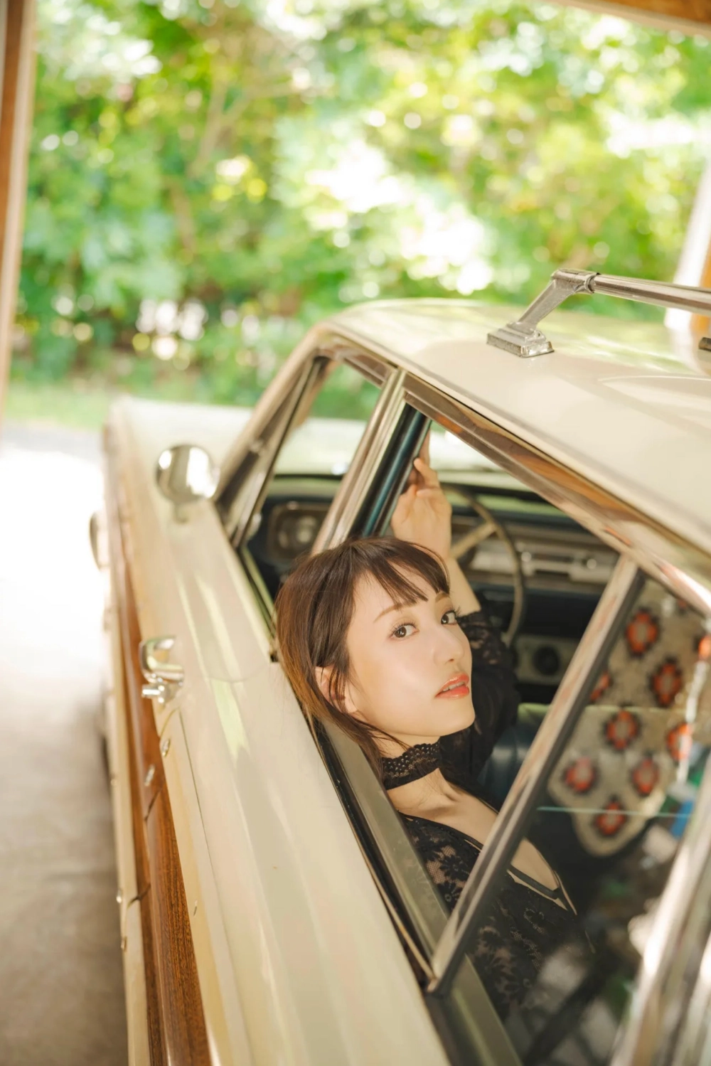 Karen Ishida khiến người xem ngẩn ngơ vì quá gợi cảm