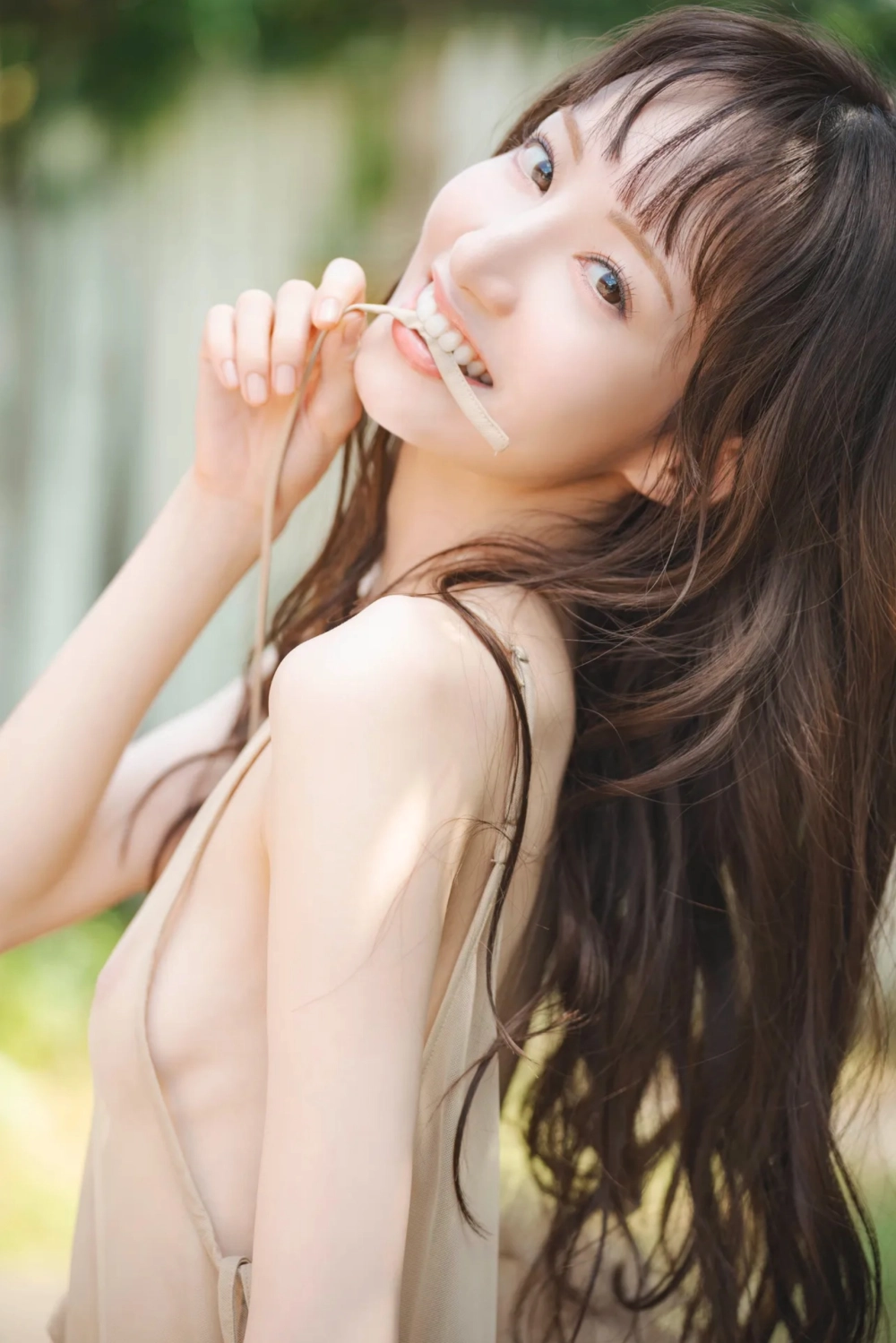 Karen Ishida khoe đường cong quyến rũ đầy mê hoặc