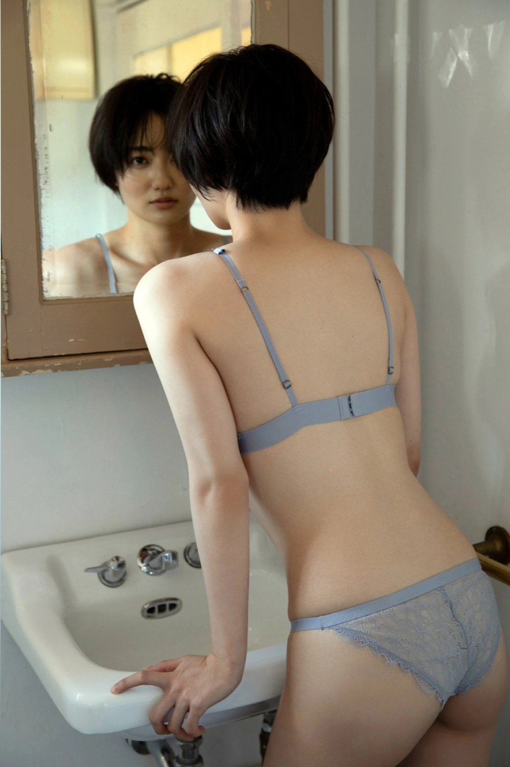 Kazusa Okuyama khoe đường cong quyến rũ đầy tự tin