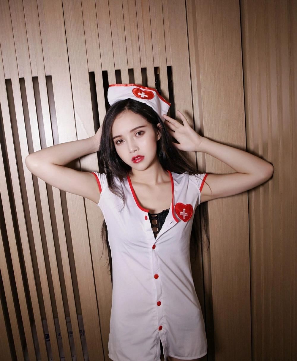 Thần thái tự tin của Koba khiến vẻ đẹp càng thêm nóng bỏng