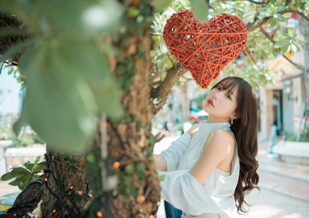 Đường cong hoàn hảo giúp Mai Shirata trở thành biểu tượng gợi cảm