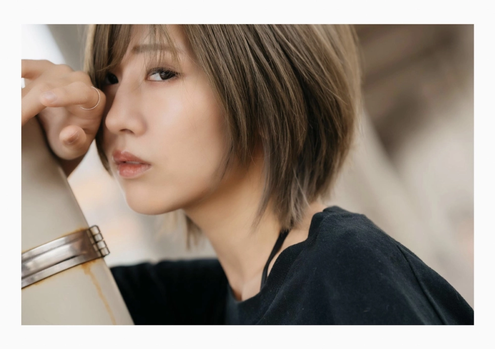 Mei Dong Miao khéo léo khoe dáng trong trang phục gợi cảm quyến rũ