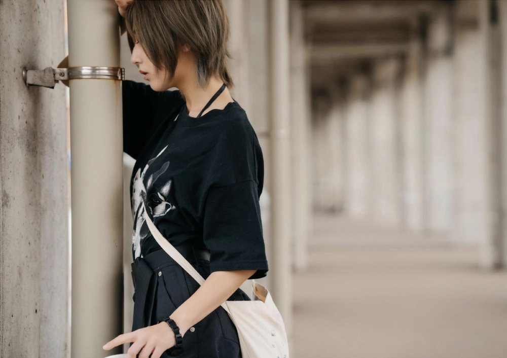 Nét đẹp quyến rũ và ánh nhìn táo bạo khiến Mei Dong Miao thật nổi bật