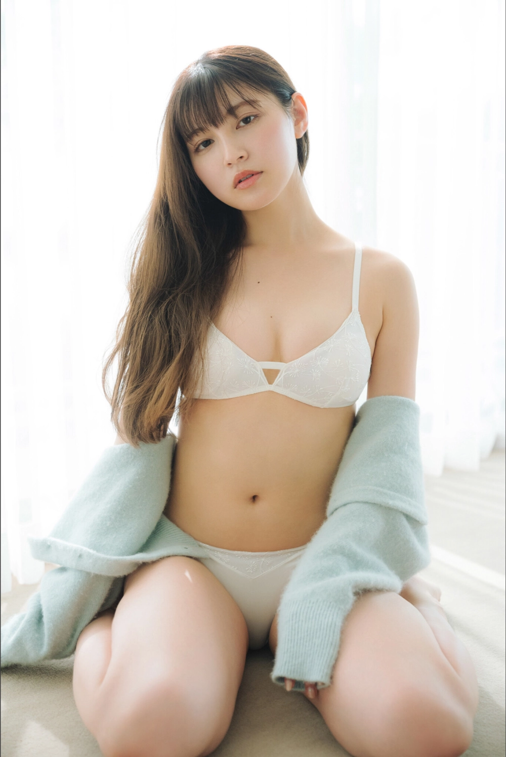 Mina Yui gây ấn tượng với phong cách sexy đầy mê hoặc ánh nhìn