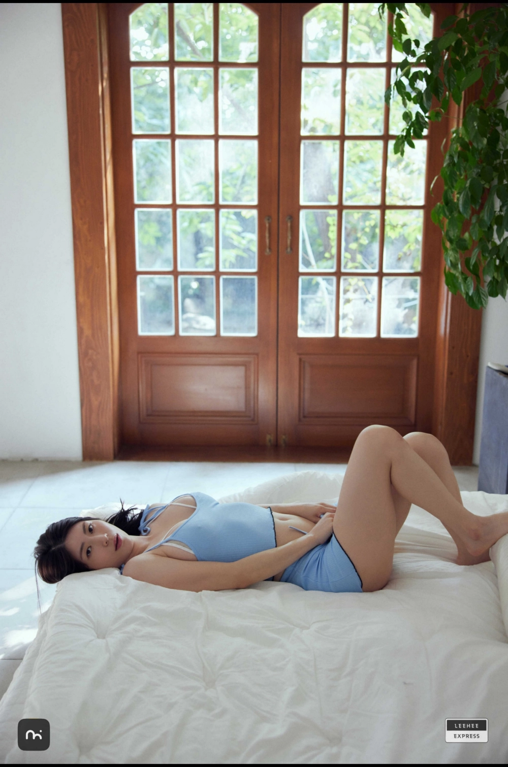 Thần thái gợi cảm của Min.E khiến mọi ánh nhìn đổ dồn