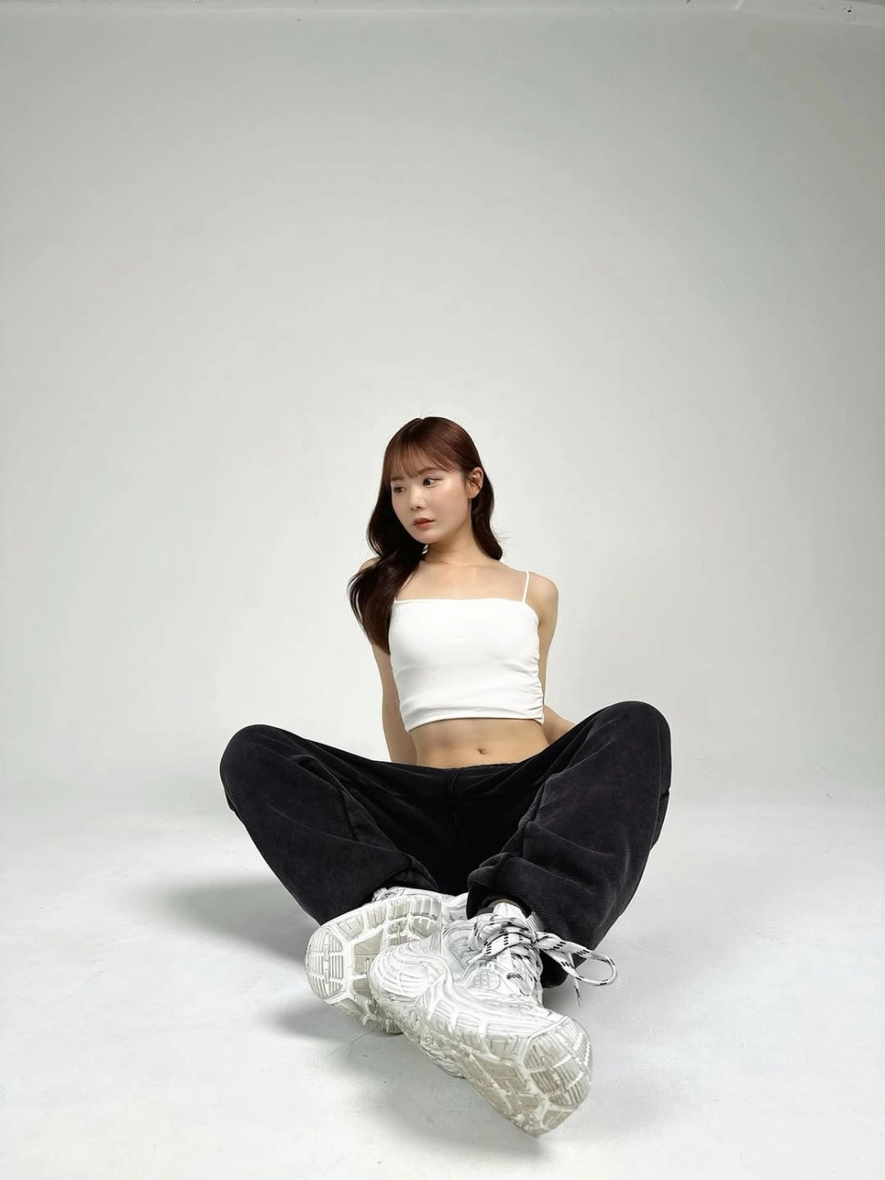 Thần thái sexy của Miru Sakamichi khiến fan đứng ngồi không yên