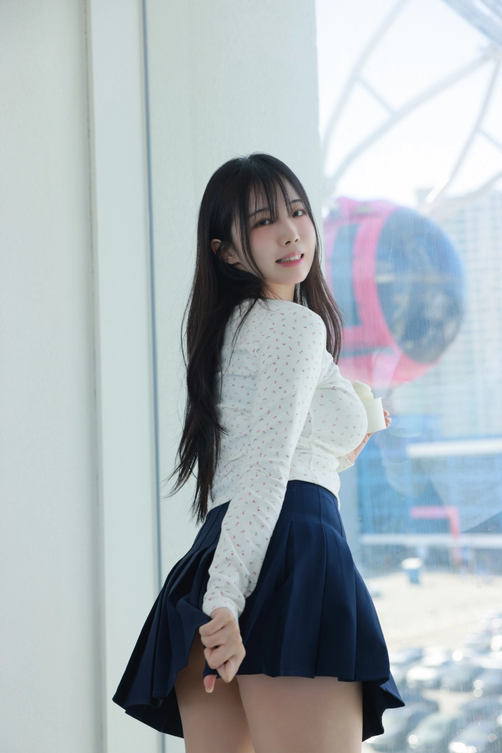 momorina thu hút mọi ánh nhìn với vẻ đẹp sexy rực lửa