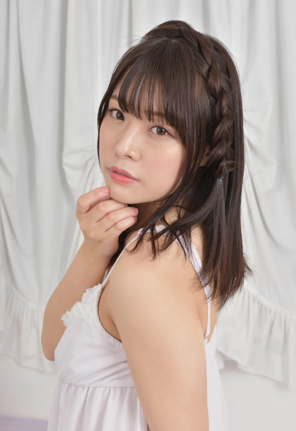 Nana Yagi quyến rũ trong từng cử chỉ và nụ cười