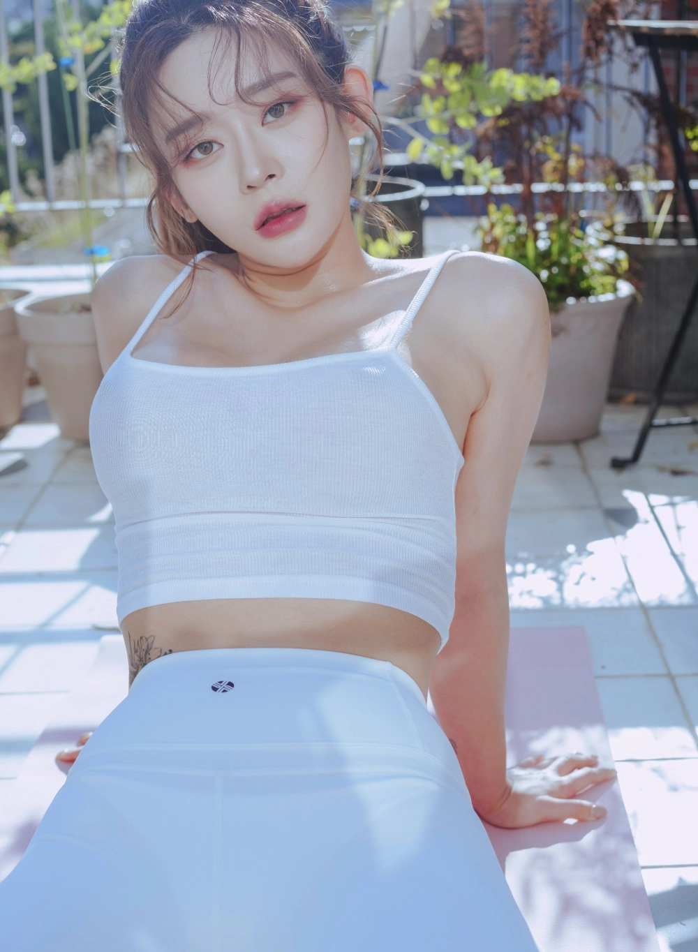 Rahee tỏa sáng với thân hình chuẩn cùng khí chất cuốn hút