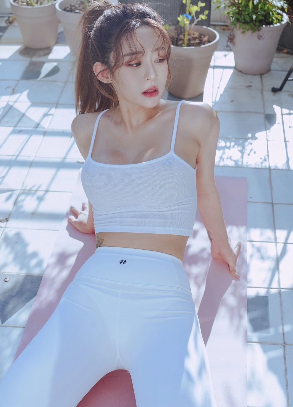 Sức hút của Rahee khiến không gian như bừng cháy